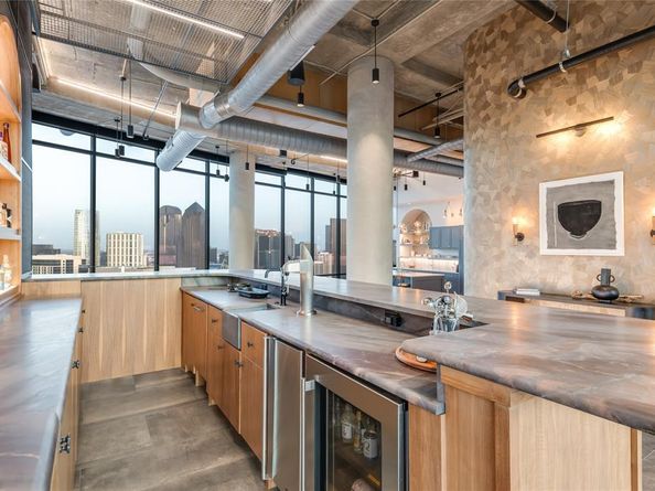 2430  Victory Park Lane  3204, Dallas Texas 75219