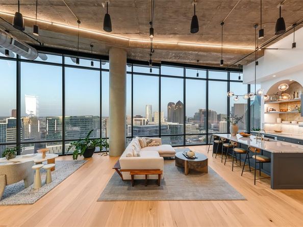 2430  Victory Park Lane  3204, Dallas Texas 75219