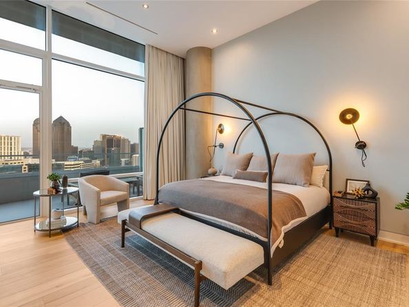 2430  Victory Park Lane  3204, Dallas Texas 75219