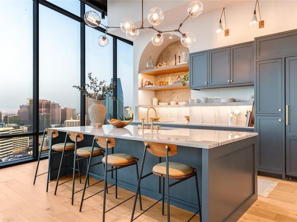 2430  Victory Park Lane  3204, Dallas Texas 75219