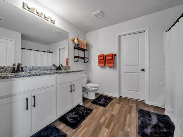 3581  Chestnut Oak Drive , Dallas Texas 75253