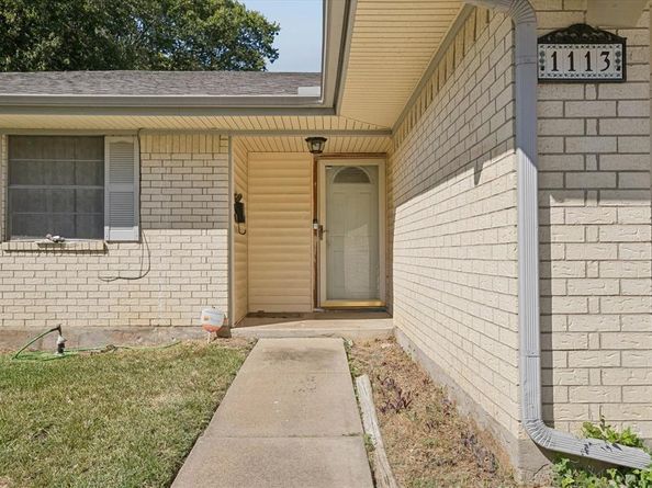1113  2nd Street , Grand Prairie Texas 75051