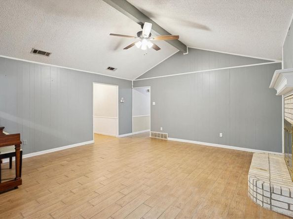 1113  2nd Street , Grand Prairie Texas 75051