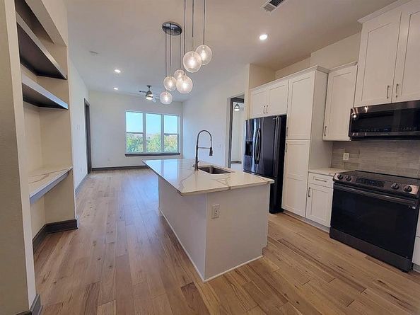 2700  Old Denton Road  2218, Carrollton Texas 75007