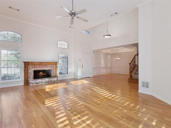 1404  Waterside Drive , Dallas Texas 75218