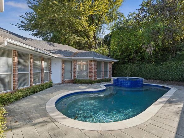 1404  Waterside Drive , Dallas Texas 75218