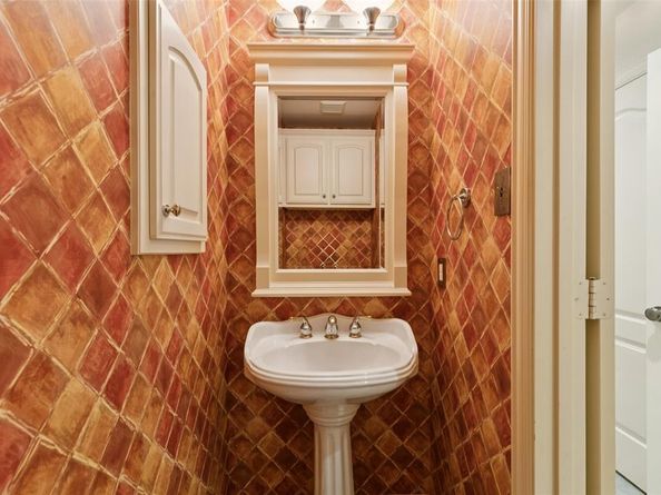 1404  Waterside Drive , Dallas Texas 75218