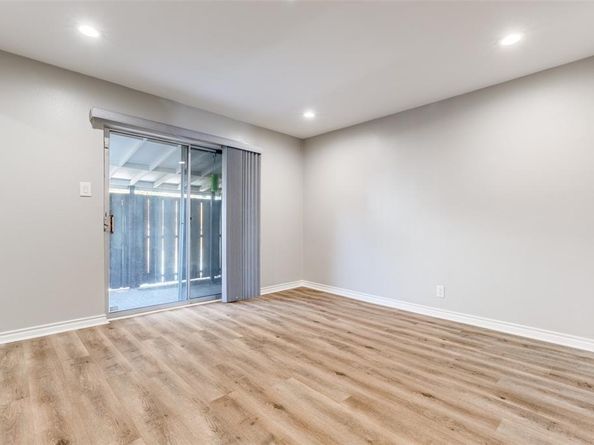 15909  Archwood Lane  1026, Dallas Texas 75248