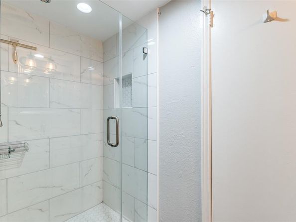 15909  Archwood Lane  1026, Dallas Texas 75248