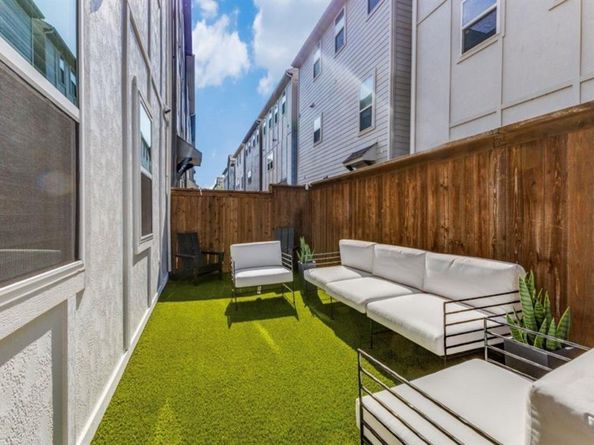 2649  La Altura Lane , Dallas Texas 75212