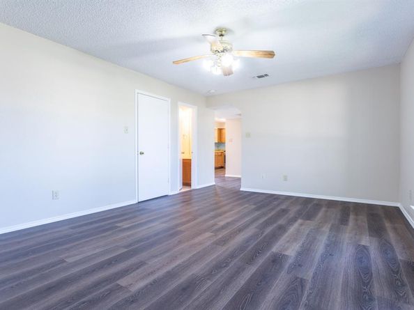 1713  Creek Valley Road , Mesquite Texas 75181