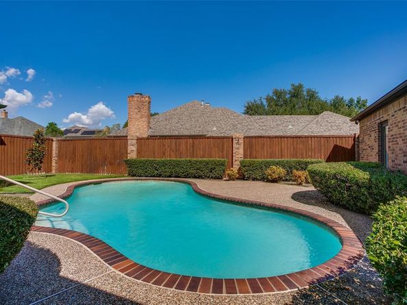 11103  Manorview Circle , Dallas Texas 75228