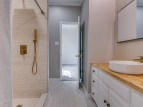 11103  Manorview Circle , Dallas Texas 75228