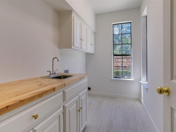 11103  Manorview Circle , Dallas Texas 75228