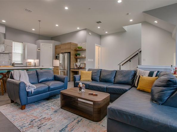 2239  Lovedale Avenue  105, Dallas Texas 75235