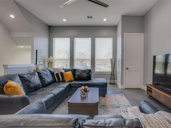 2239  Lovedale Avenue  105, Dallas Texas 75235