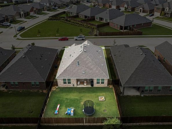 10613  Ponderosa Trail , Aubrey Texas 76227