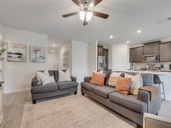 10613  Ponderosa Trail , Aubrey Texas 76227
