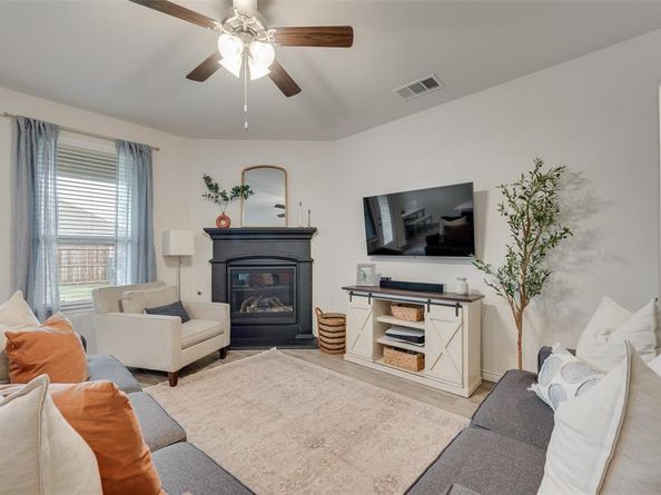 10613  Ponderosa Trail , Aubrey Texas 76227
