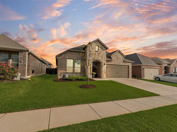 10613  Ponderosa Trail , Aubrey Texas 76227