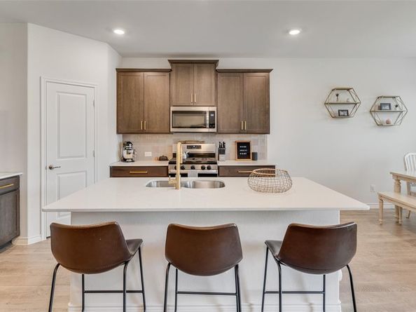 10613  Ponderosa Trail , Aubrey Texas 76227