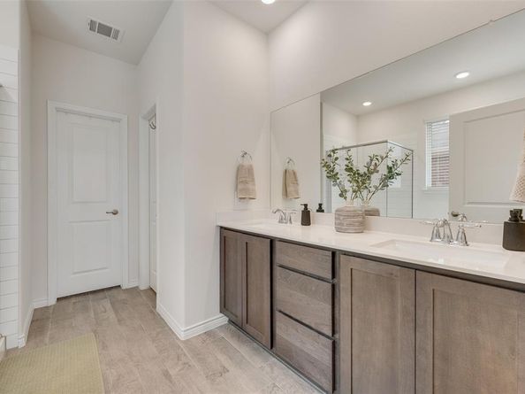 10613  Ponderosa Trail , Aubrey Texas 76227