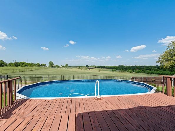 1917  Meadowview Drive , Garland Texas 75043