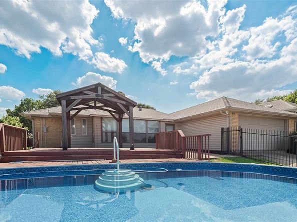 1917  Meadowview Drive , Garland Texas 75043