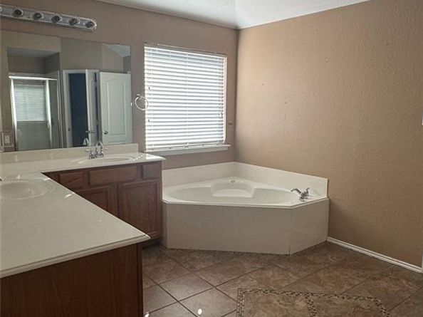 1413  Live Oak Lane , Savannah Texas 76227