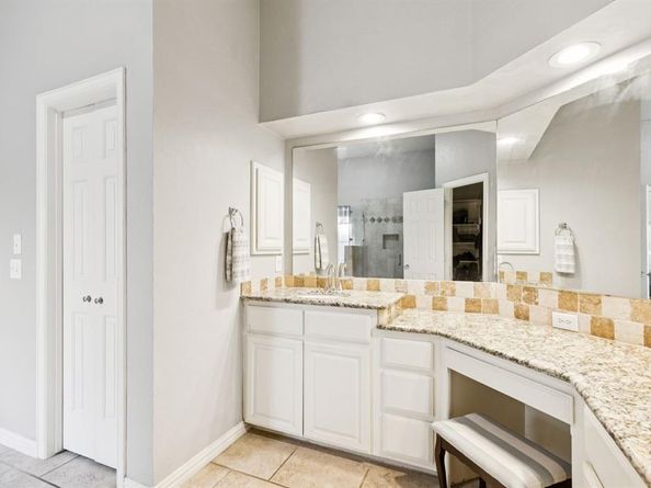 1060  Rosewood Drive , Grapevine Texas 76051