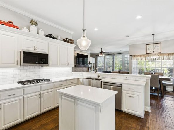 1060  Rosewood Drive , Grapevine Texas 76051