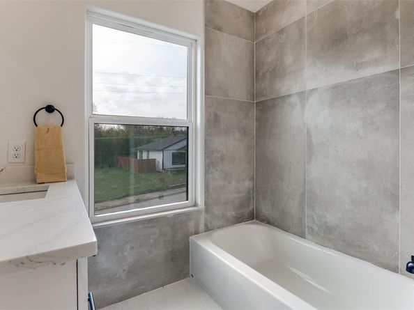 1409  Doyle Avenue , Dallas Texas 75203