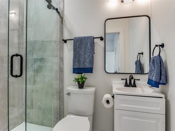 1409  Doyle Avenue , Dallas Texas 75203