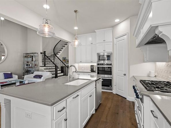 2924  Stonefield  , The Colony Texas 75056