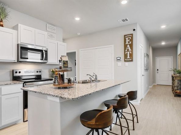 3025  MAPLE ORCHARD Lane , Fort Worth Texas 76140