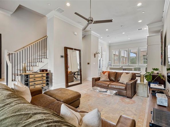 2157  Wenge Lane , Dallas Texas 75219