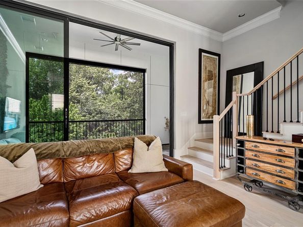 2157  Wenge Lane , Dallas Texas 75219