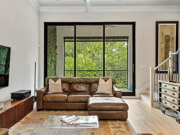 2157  Wenge Lane , Dallas Texas 75219