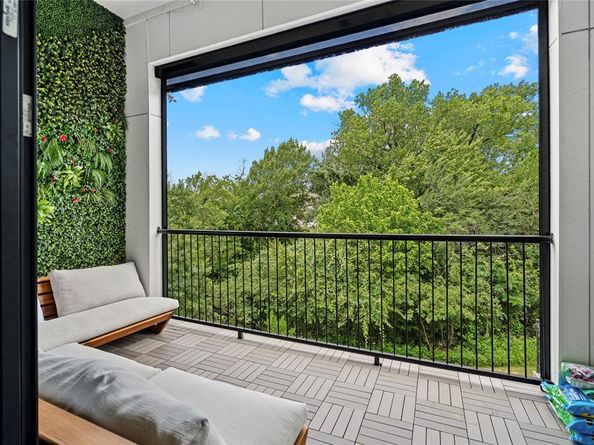 2157  Wenge Lane , Dallas Texas 75219