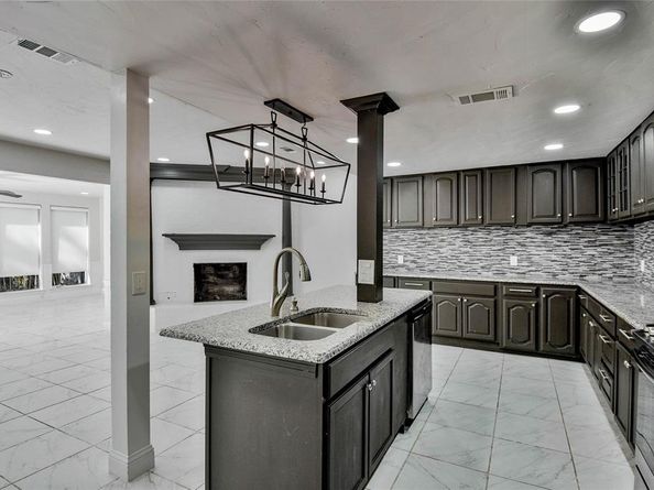 1722  Northbrook Court , Arlington Texas 76012