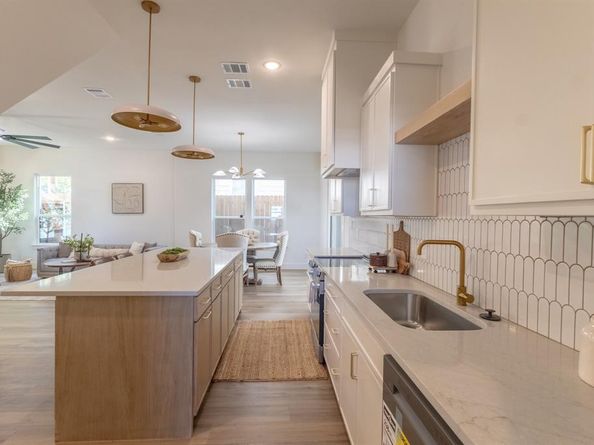 2900  8th Avenue , Fort Worth Texas 76110