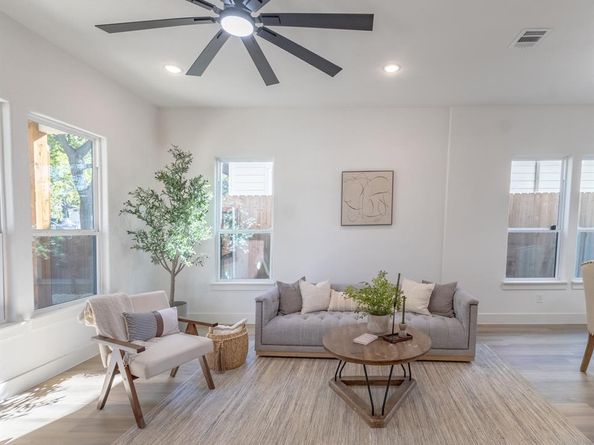 2900  8th Avenue , Fort Worth Texas 76110