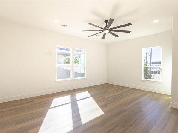 2900  8th Avenue , Fort Worth Texas 76110