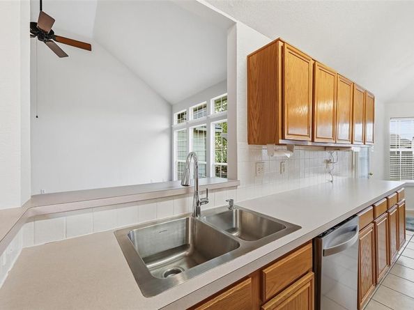 605  Kingfisher Lane , Arlington Texas 76002