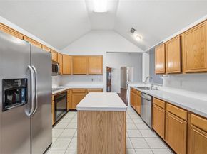 605  Kingfisher Lane , Arlington Texas 76002