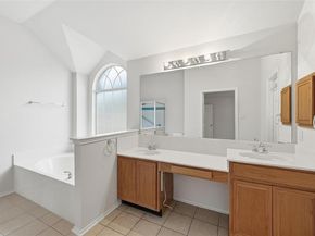 605  Kingfisher Lane , Arlington Texas 76002