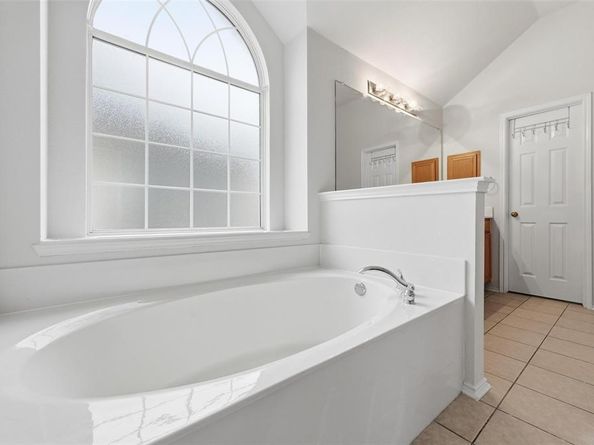 605  Kingfisher Lane , Arlington Texas 76002