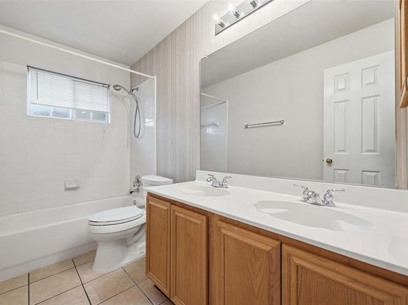 605  Kingfisher Lane , Arlington Texas 76002