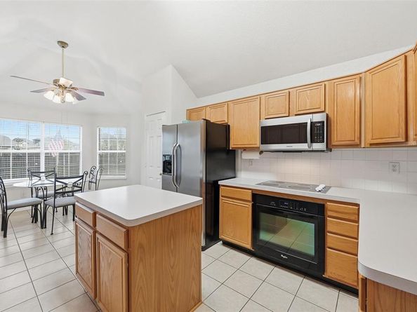 605  Kingfisher Lane , Arlington Texas 76002