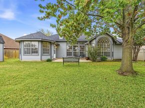 605  Kingfisher Lane , Arlington Texas 76002